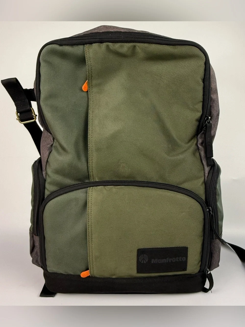Manfrotto Street Camera and Laptop Backpack for DSLR/CSC (Green and Gray)